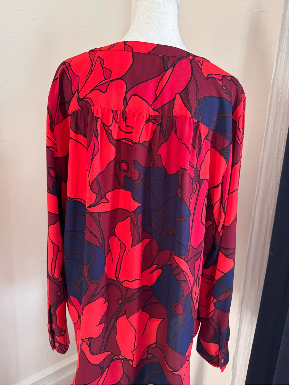 Red and Navy Abstract Floral Button-Front Shirt - Picture 2 of 4
